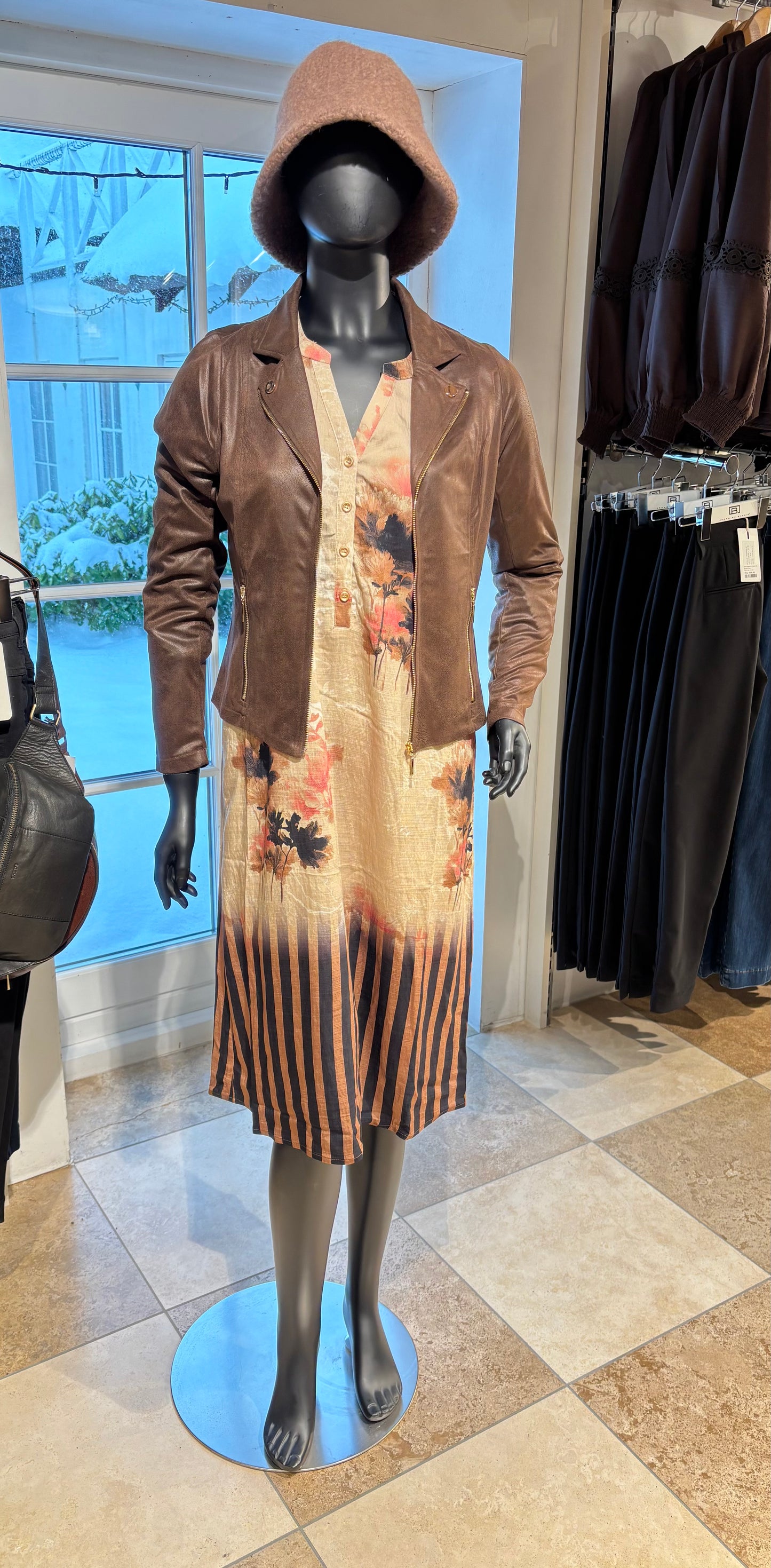 In Front, Berta Kjole