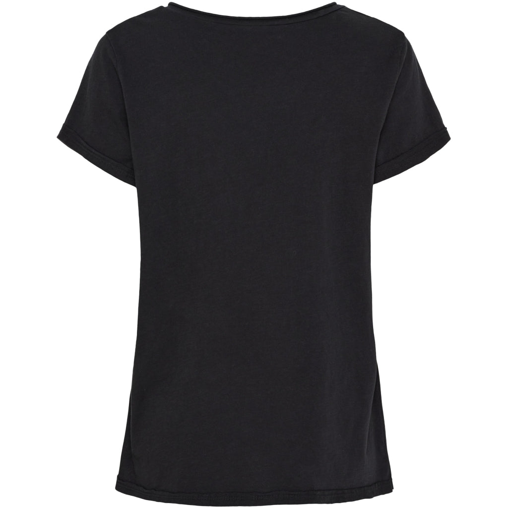 Isay, Kora Lip T-Shirt