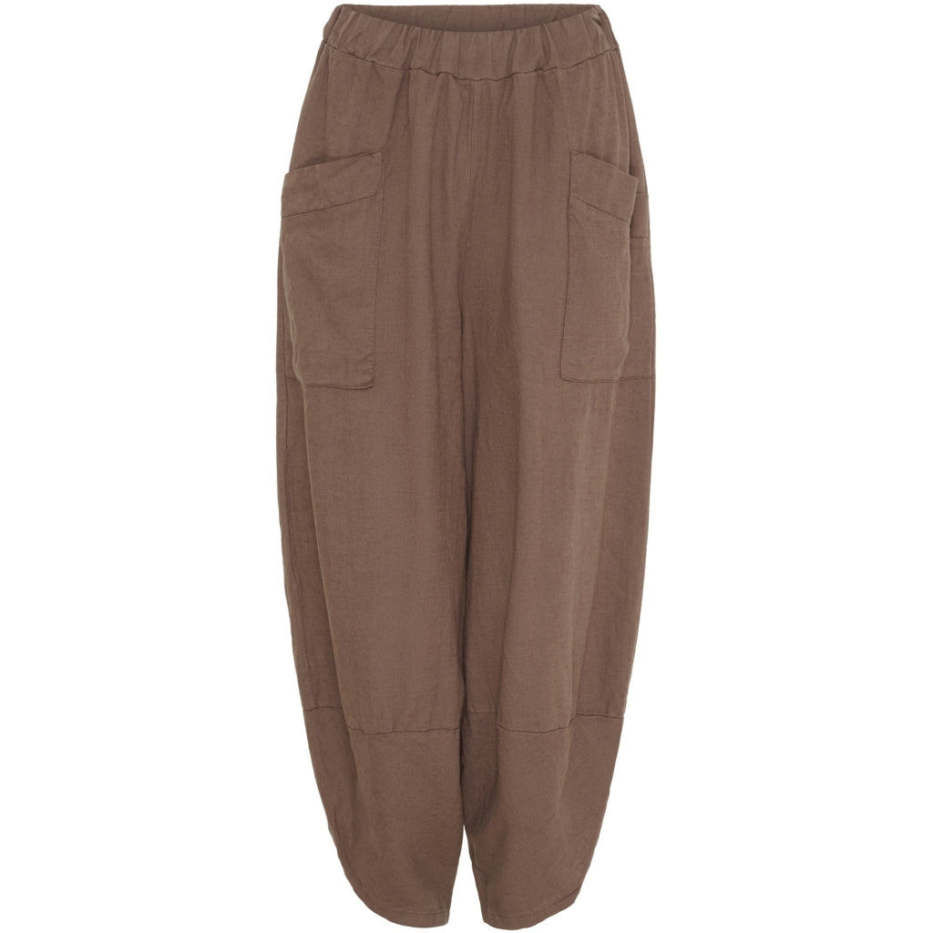 Marta, Maud Pant