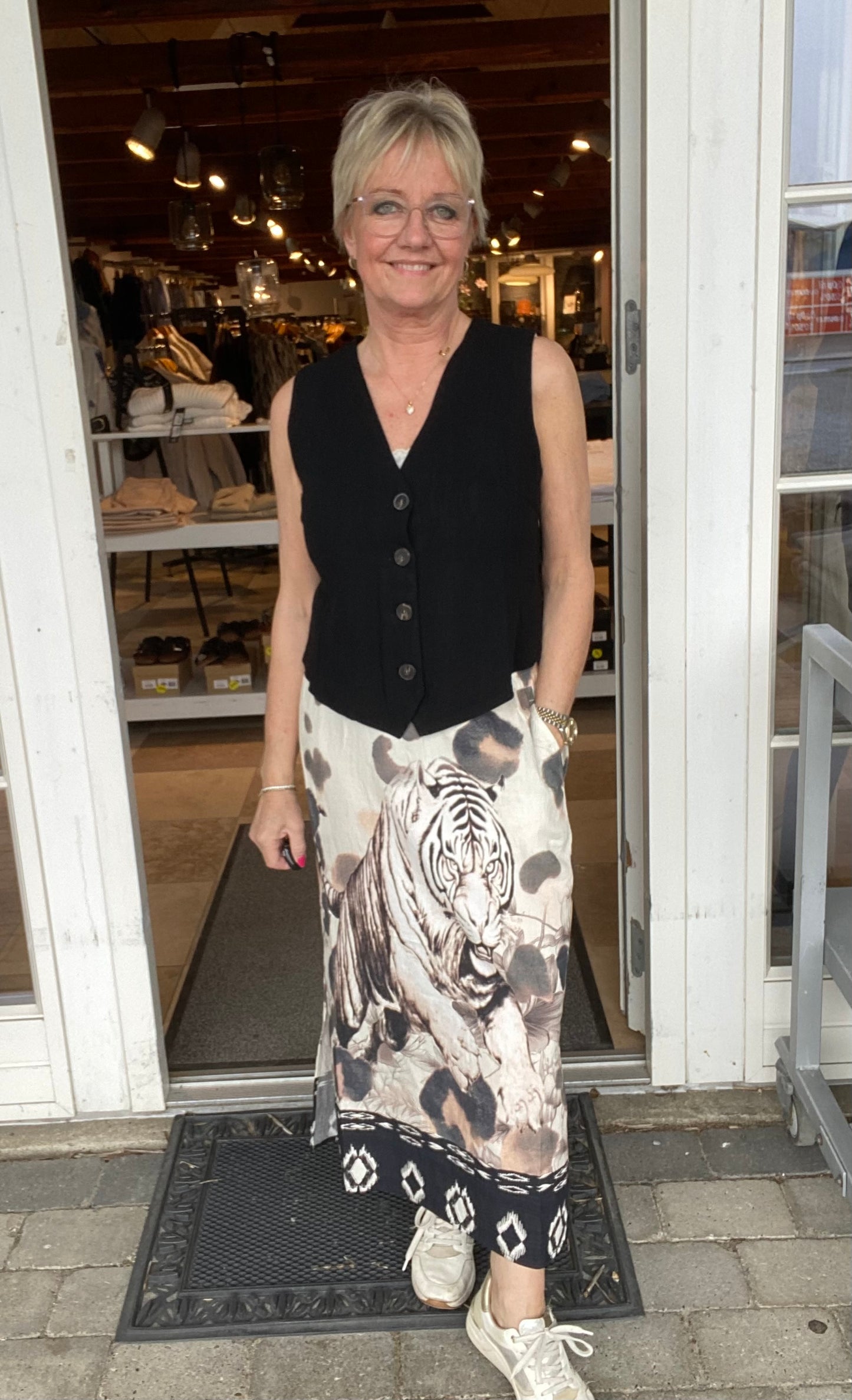In Front, Wilma Nederdel