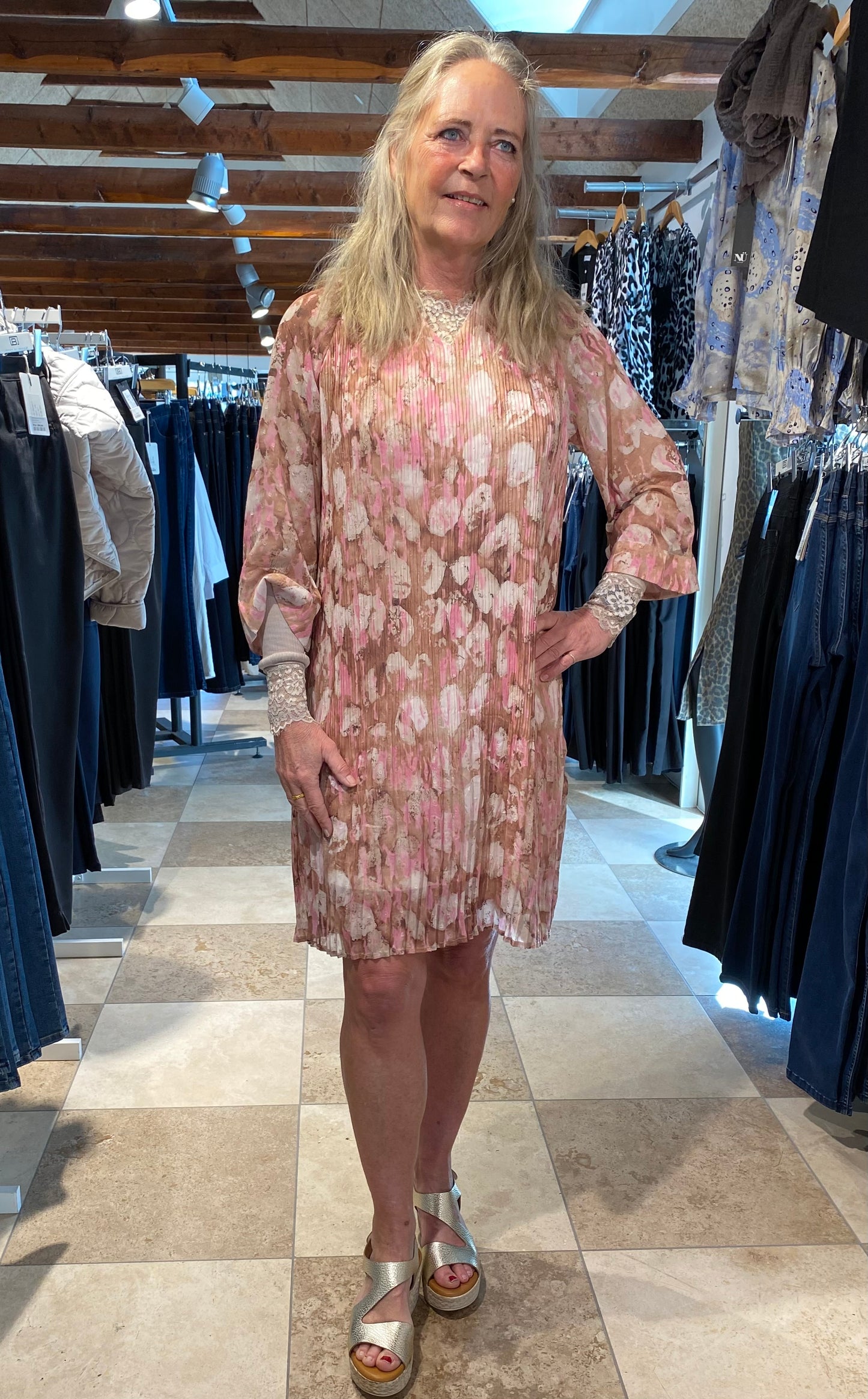 Isay, Enge New Dress