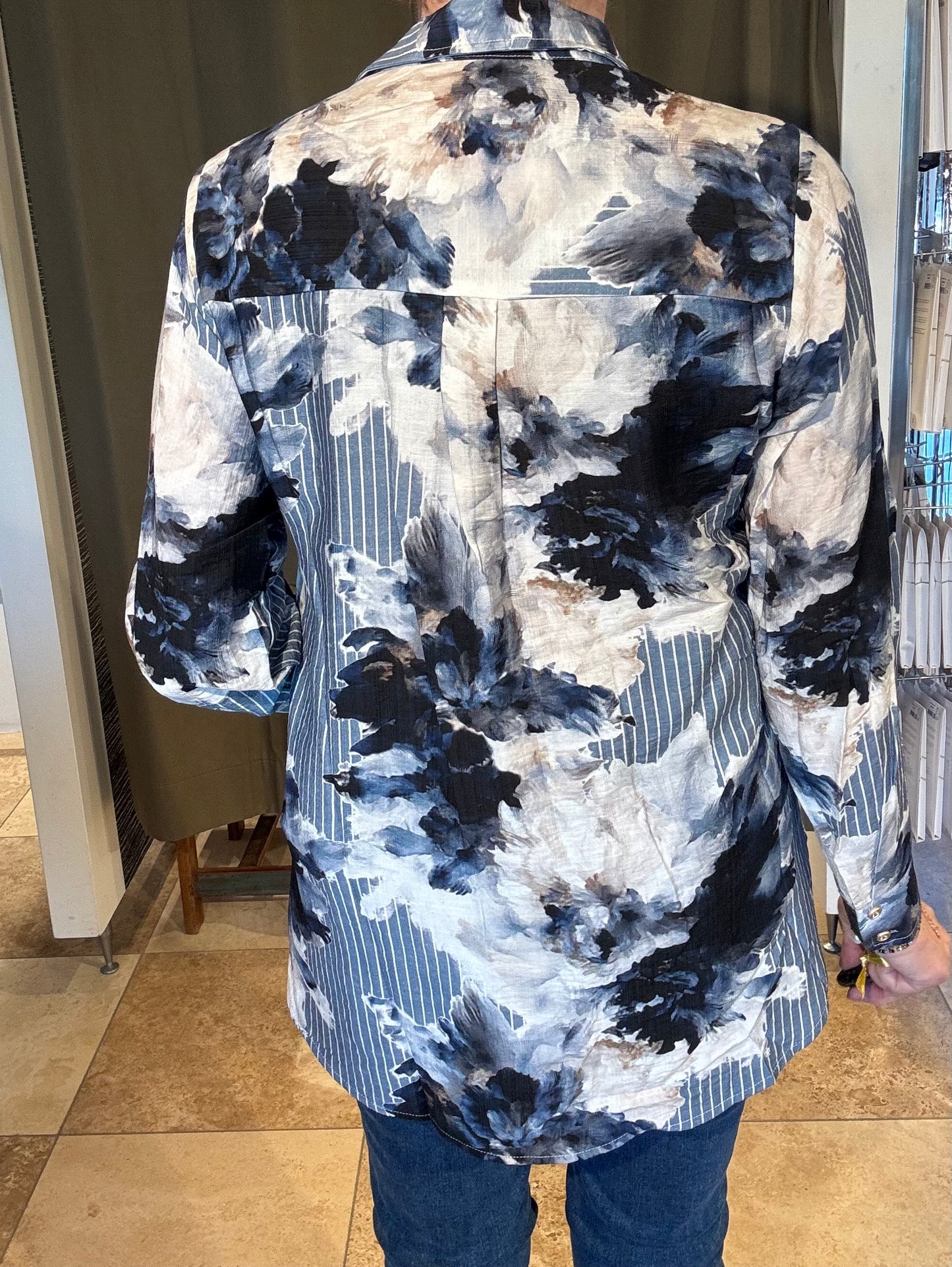 In Front, Ofelia Skjorte