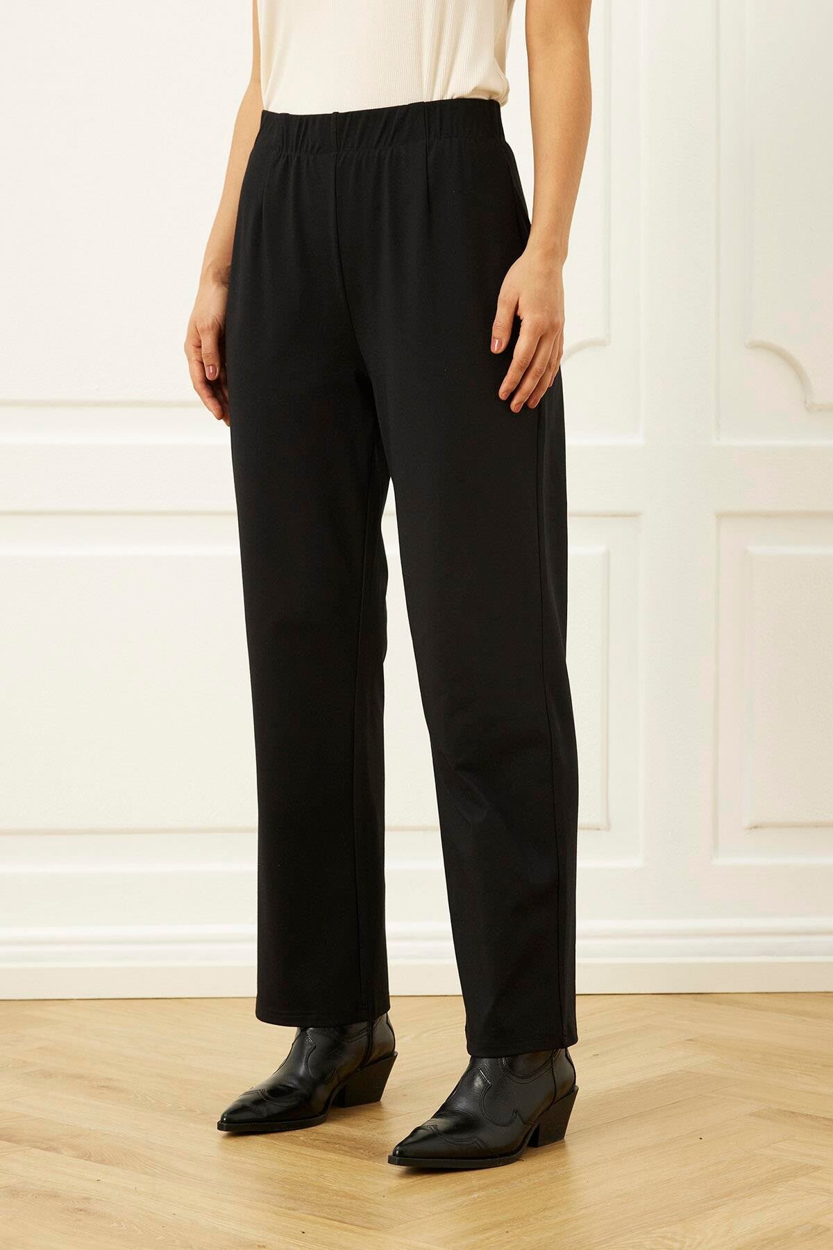 In Front, Isabel Pant
