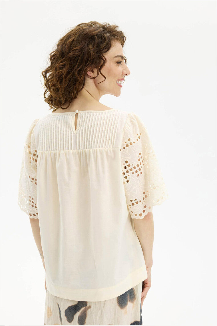 In Front, Agnete Bluse