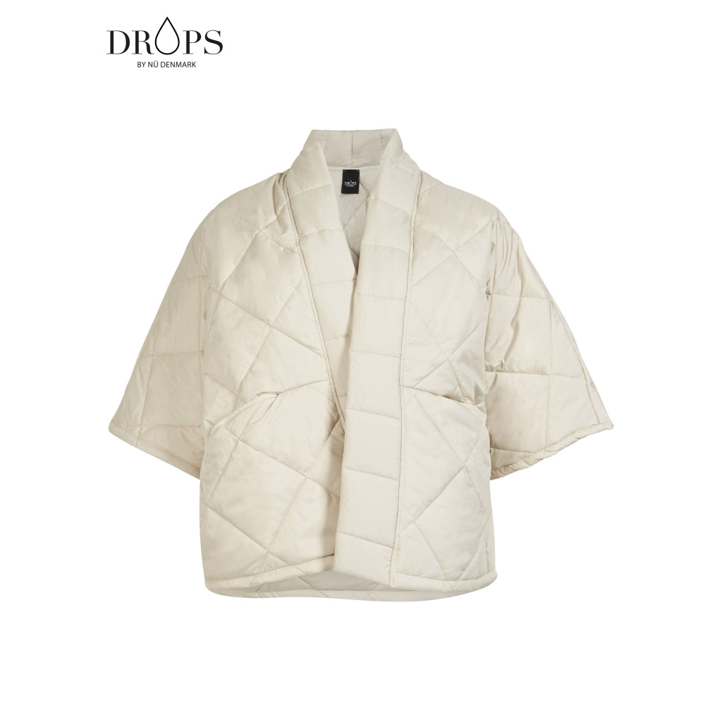 NÜ, Yusra Vest