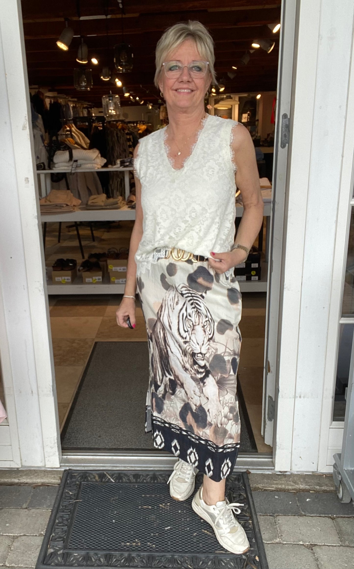 In Front, Wilma Nederdel
