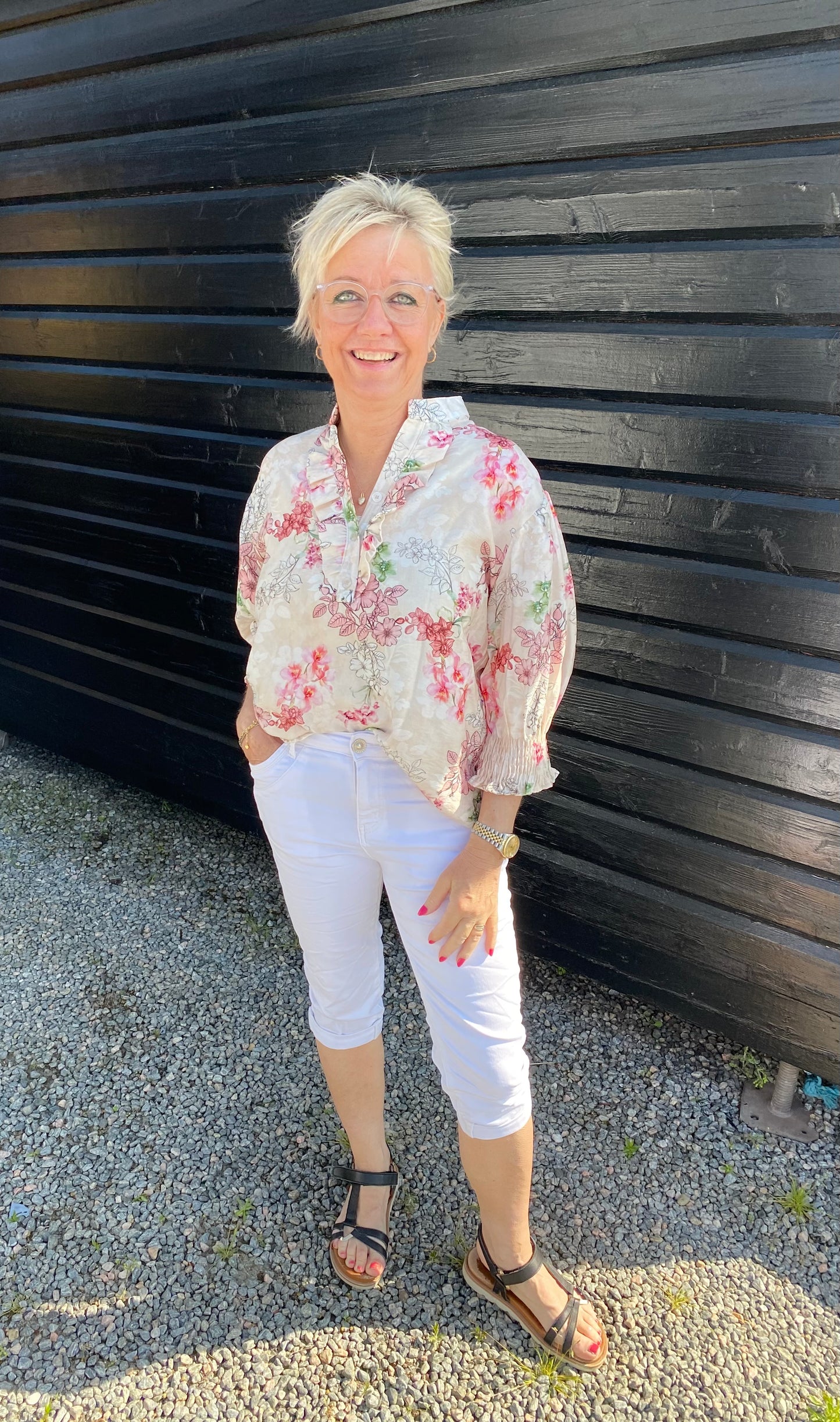 Marta, Charlie Shirt