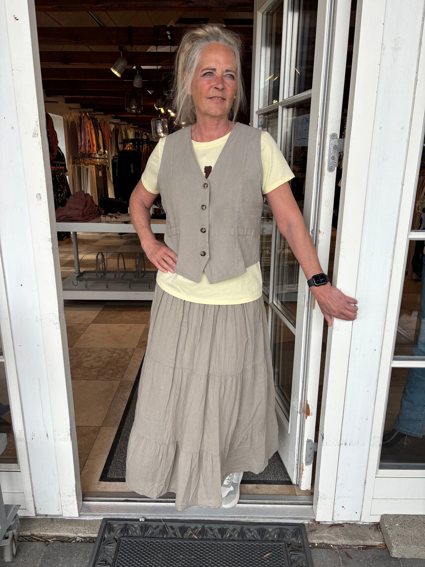 Marta, Evelia Vest