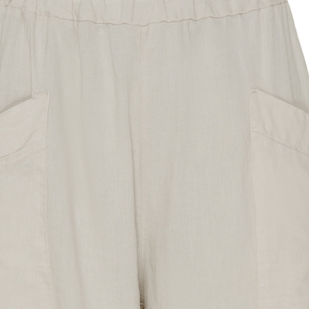 Marta, Maud Pant