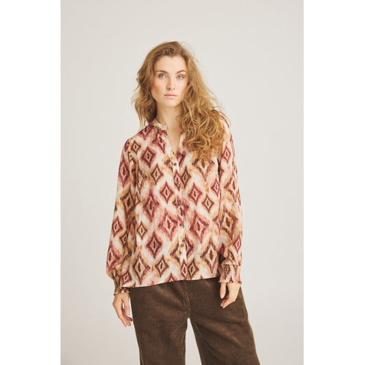 Luxzuz One Two, Arigan Shirt