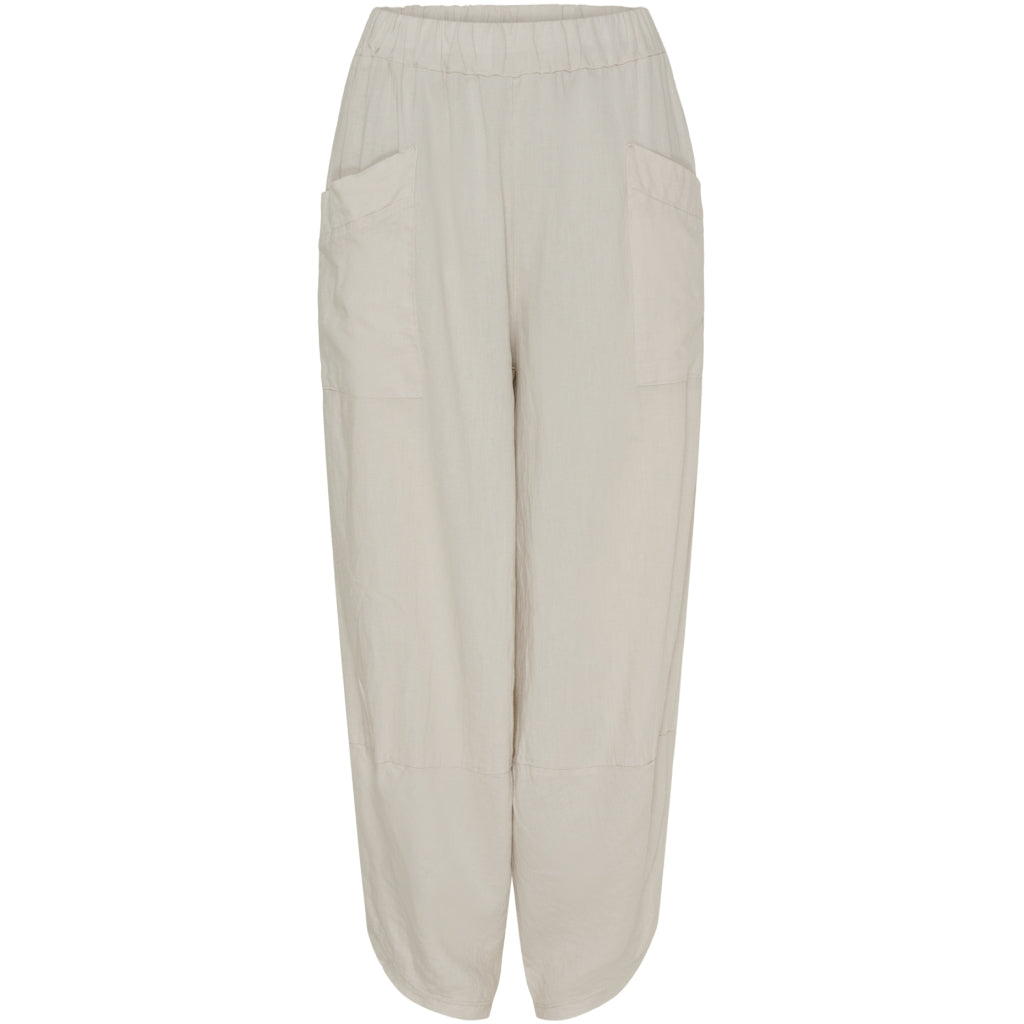 Marta, Maud Pant