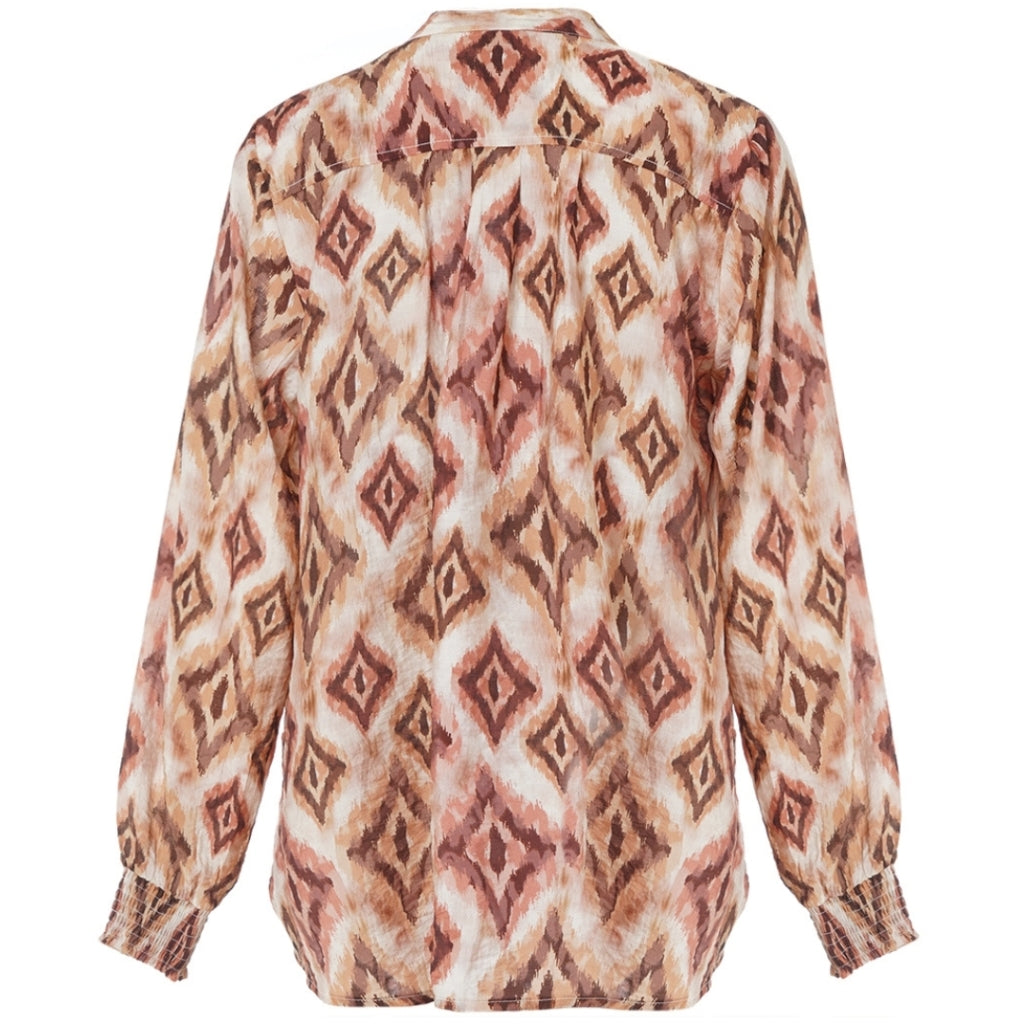 Luxzuz One Two, Arigan Shirt