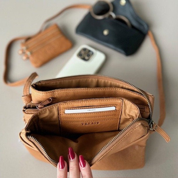 Treats, Ulla Clutch