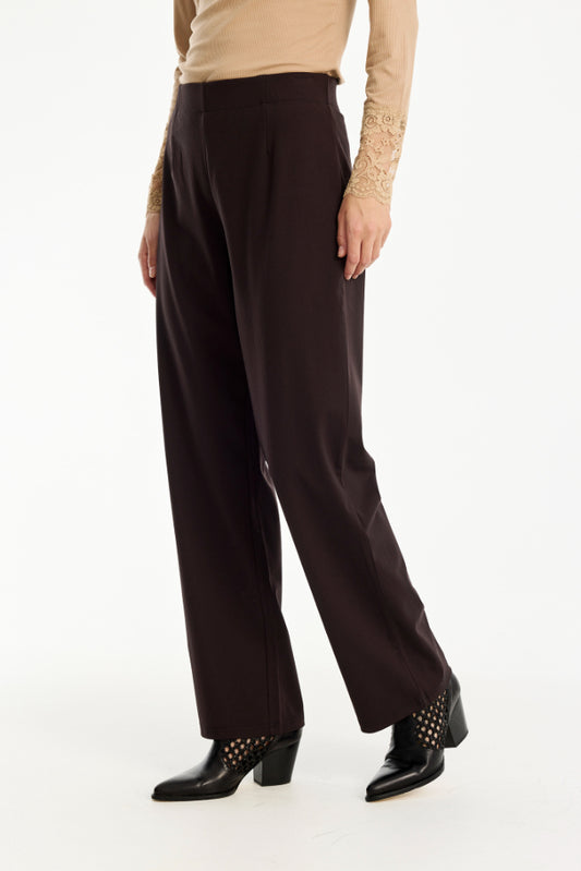 In Front, Isabel Pant