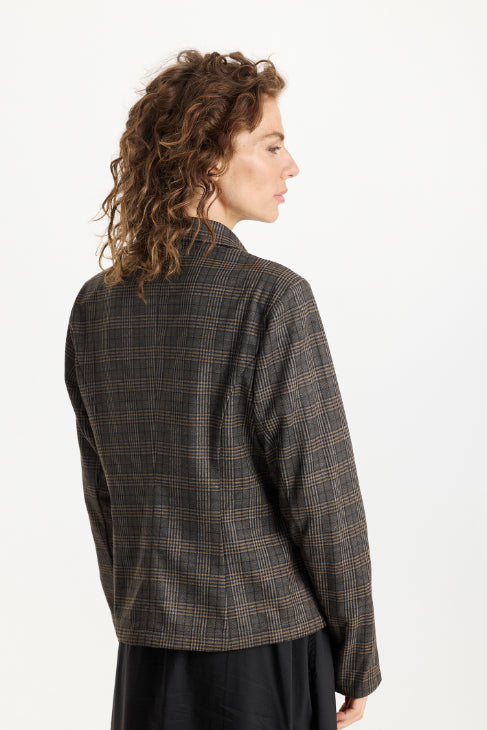 In Front, Nete Blazer