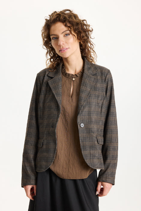 In Front, Nete Blazer