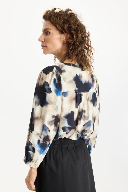 In Front, Ling Shirt