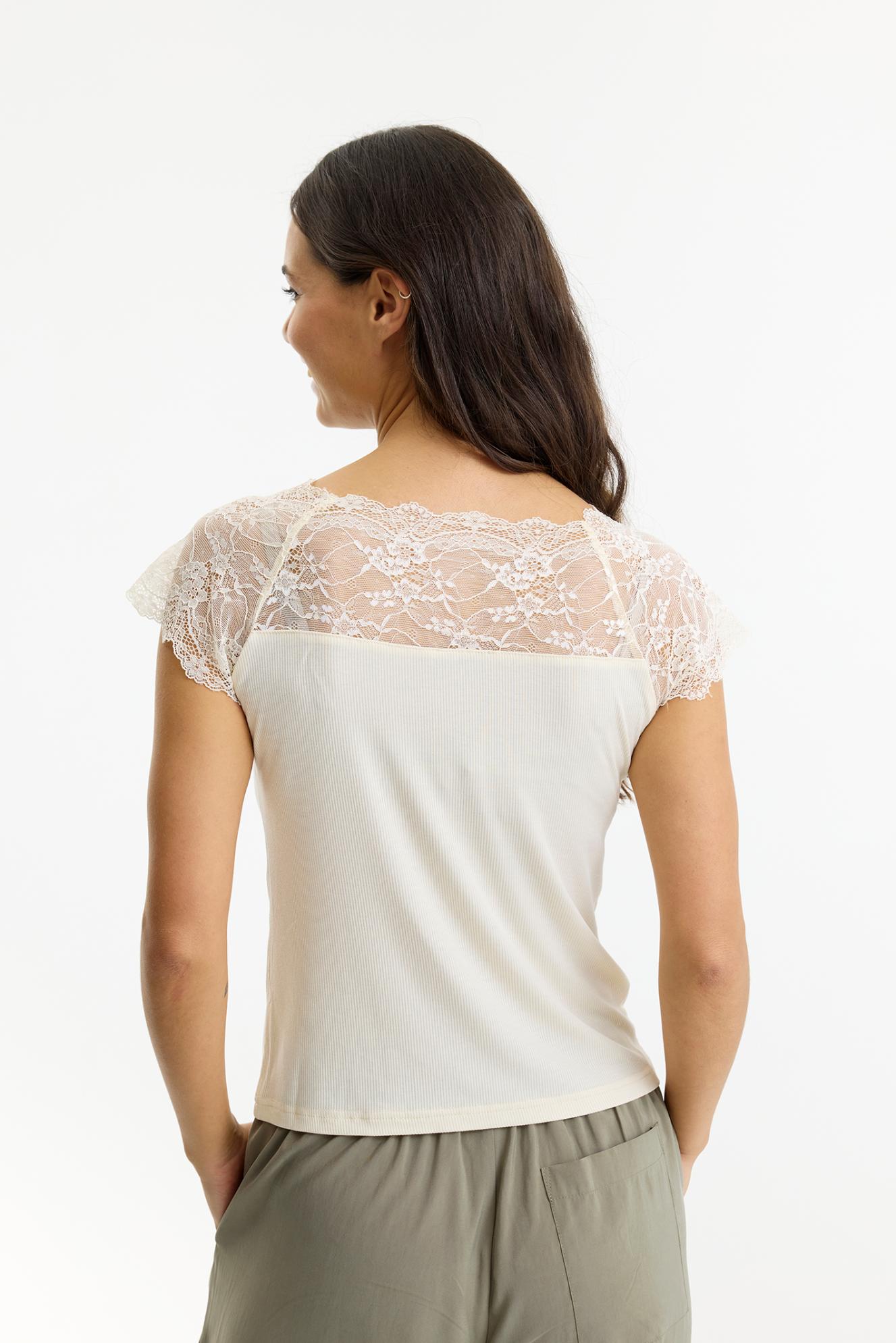 In Front, Yvonne Top