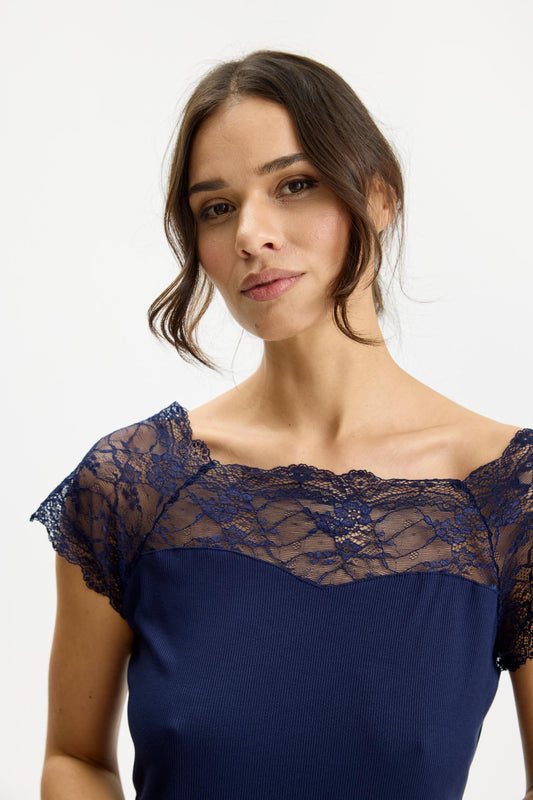 In Front, Yvonne Top