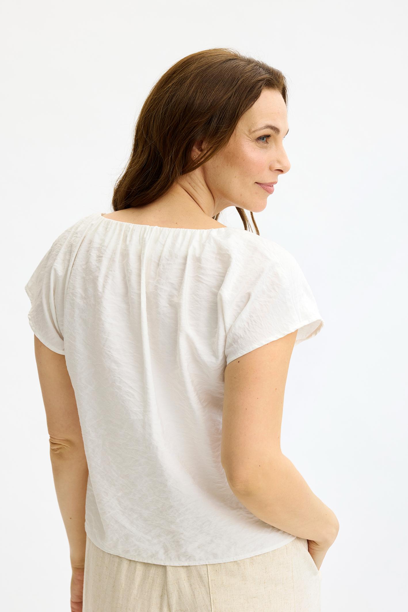 In Front, Juliane Bluse
