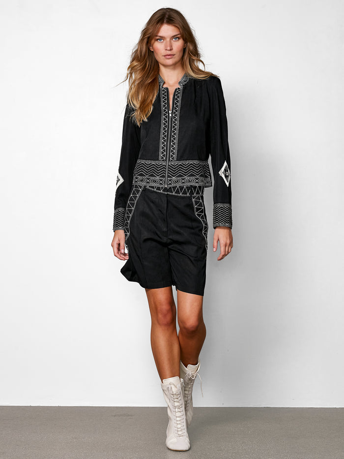 NÜ, Zanna Shorts