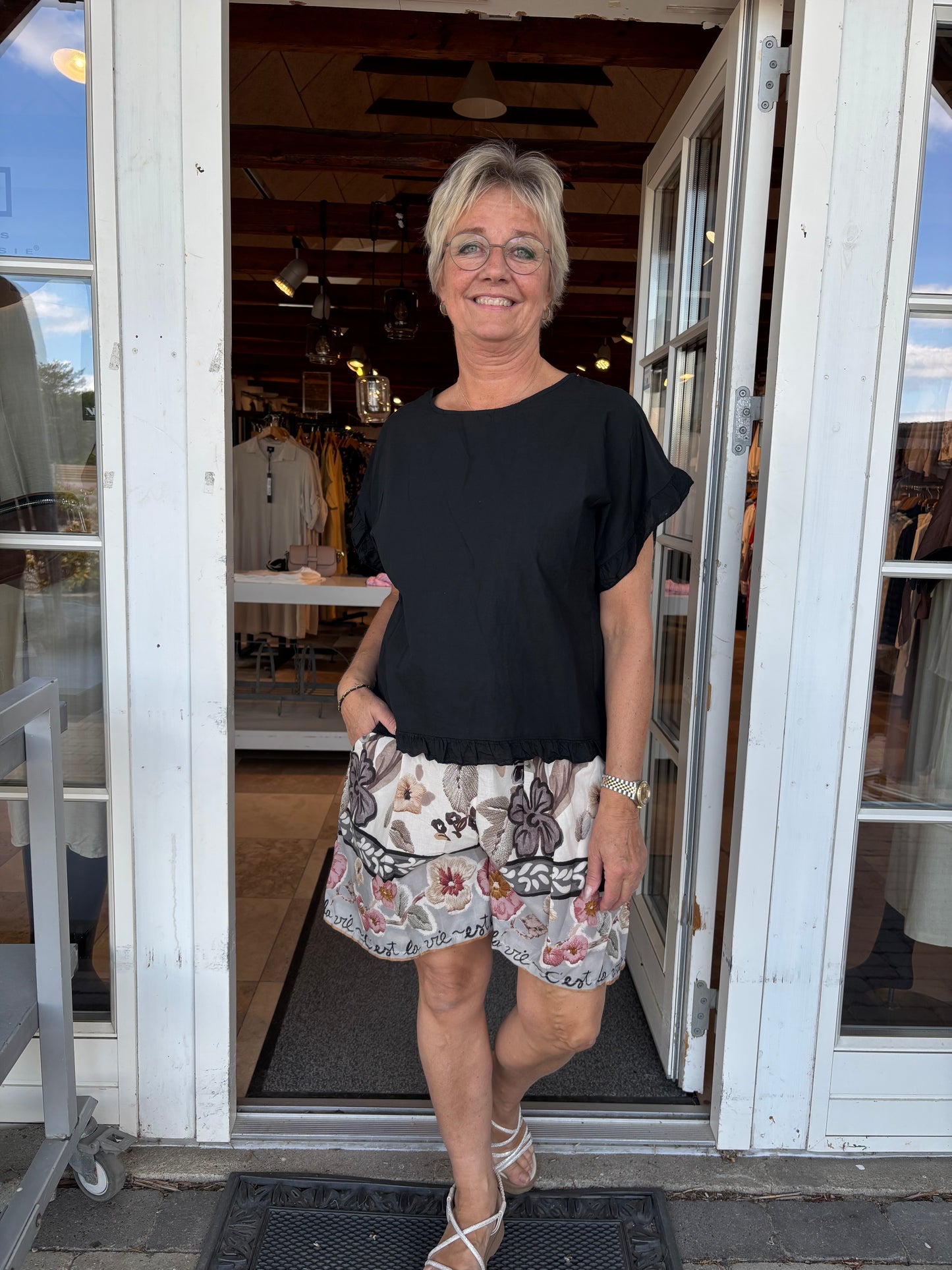 Marta, Tora Shorts