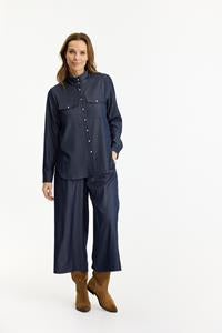 In Front, Hannah Pant