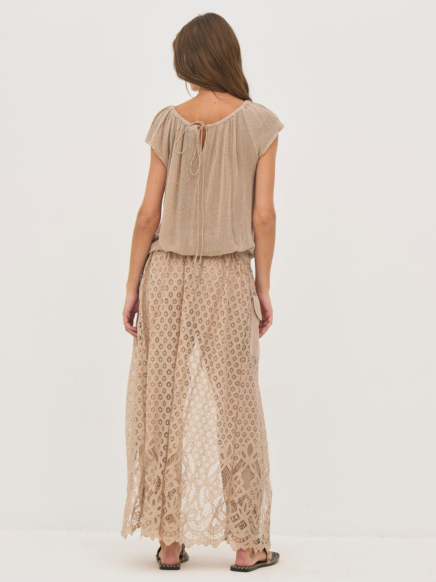 NÜ, Dewi Skirt
