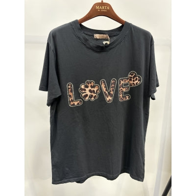 Marta, Inge Leo Love t-shirt