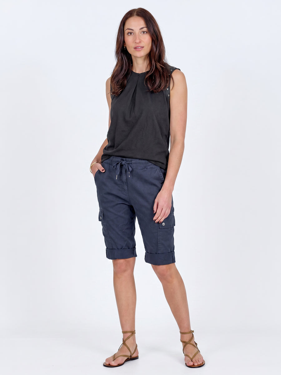 NÜ, Carmen Capri Buks