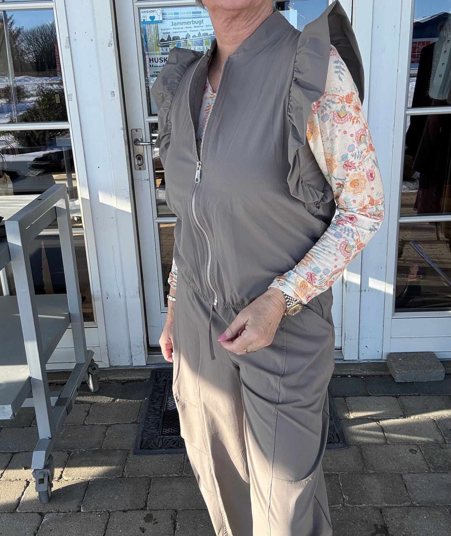 Marta, Jannie Vest