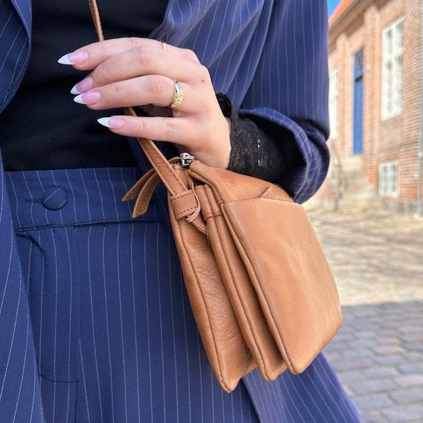 Treats, Ulla Clutch