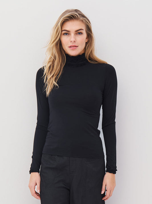 NÜ, Adele Turtleneck T-Shirt