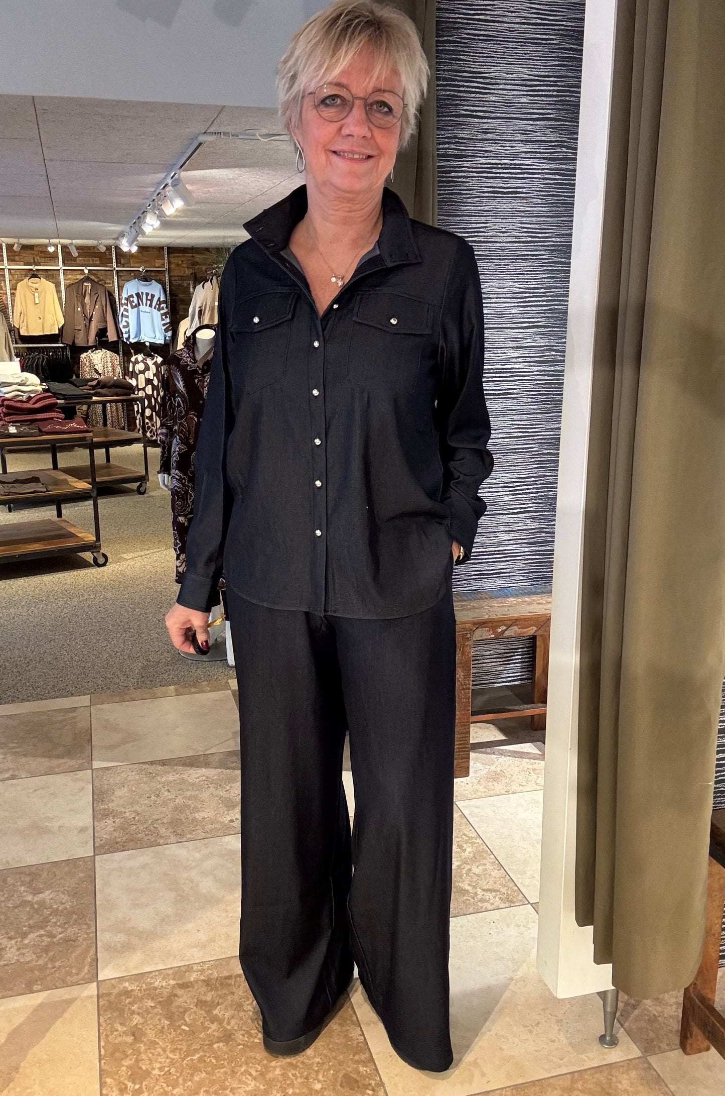 In Front, Hannah Skjorte