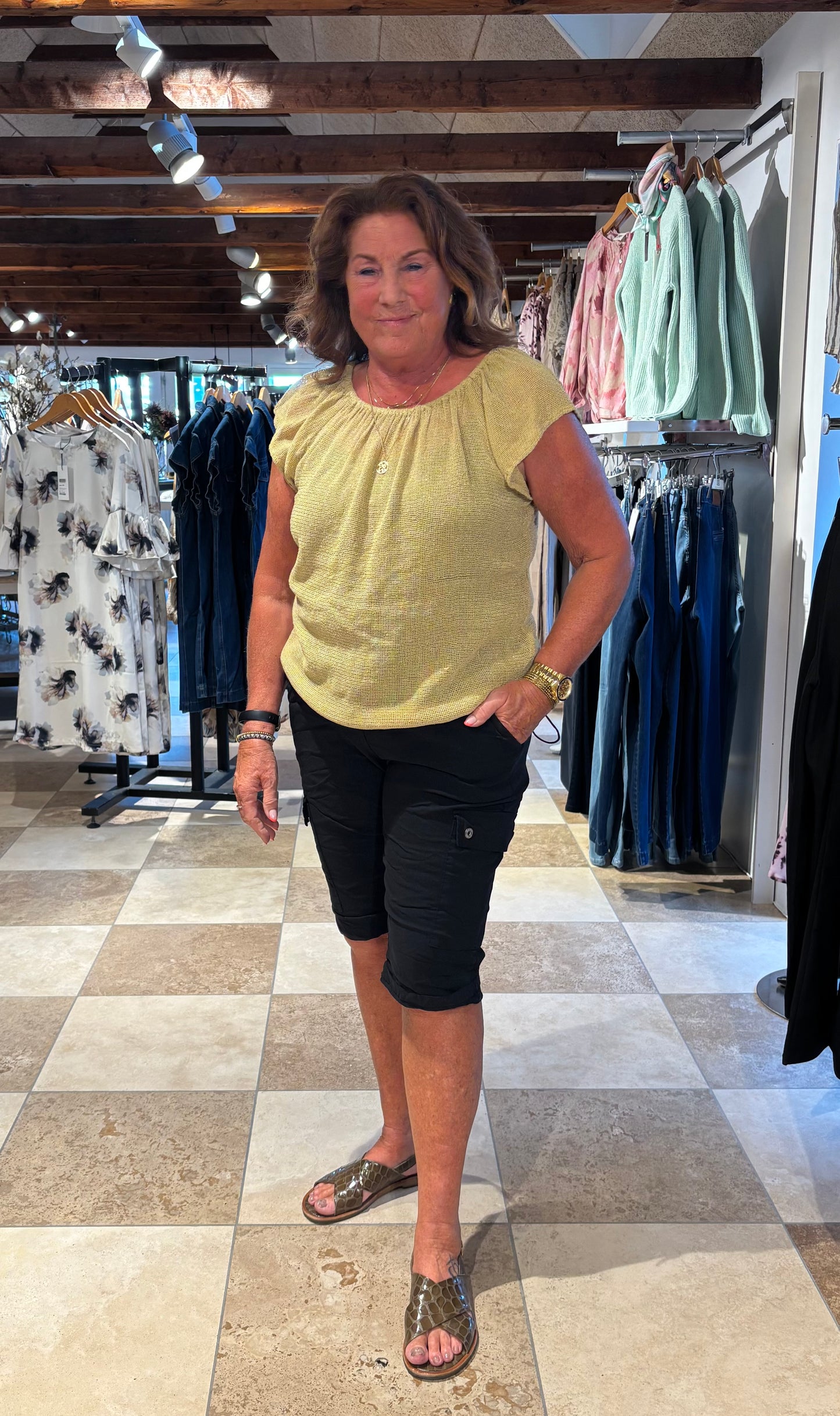 NÜ, Carmen Capri Buks