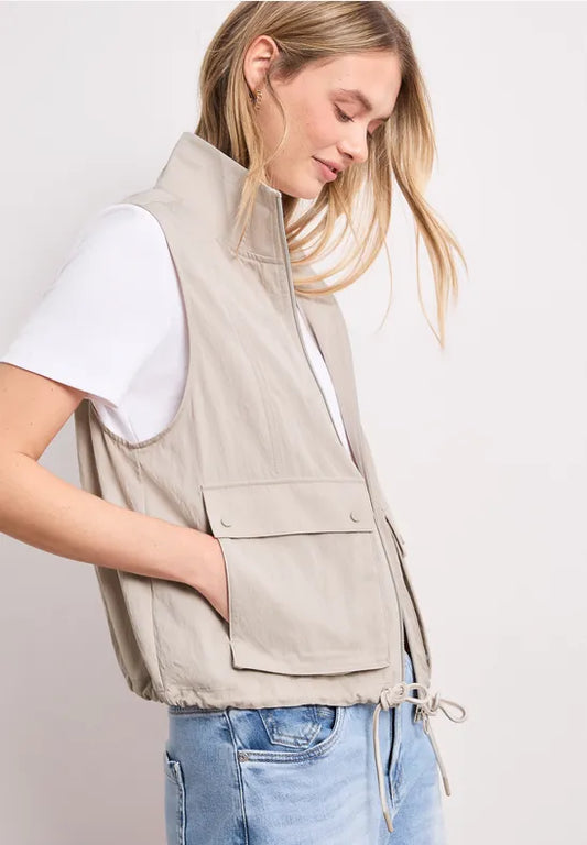 Street One, Vest