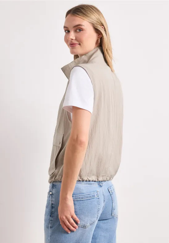 Street One, Vest