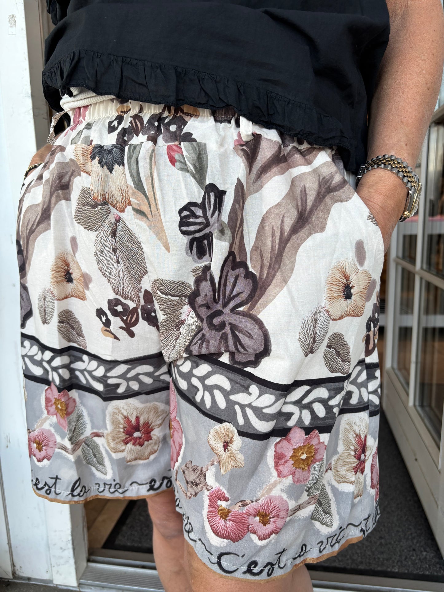 Marta, Tora Shorts
