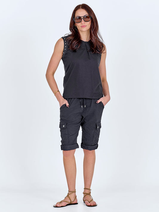 NÜ, Carmen Capri Buks