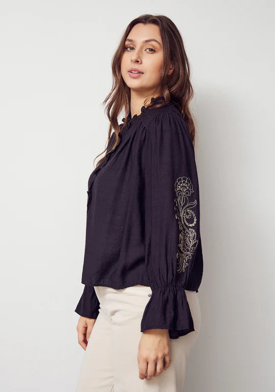 Isay, Flounce Blouse