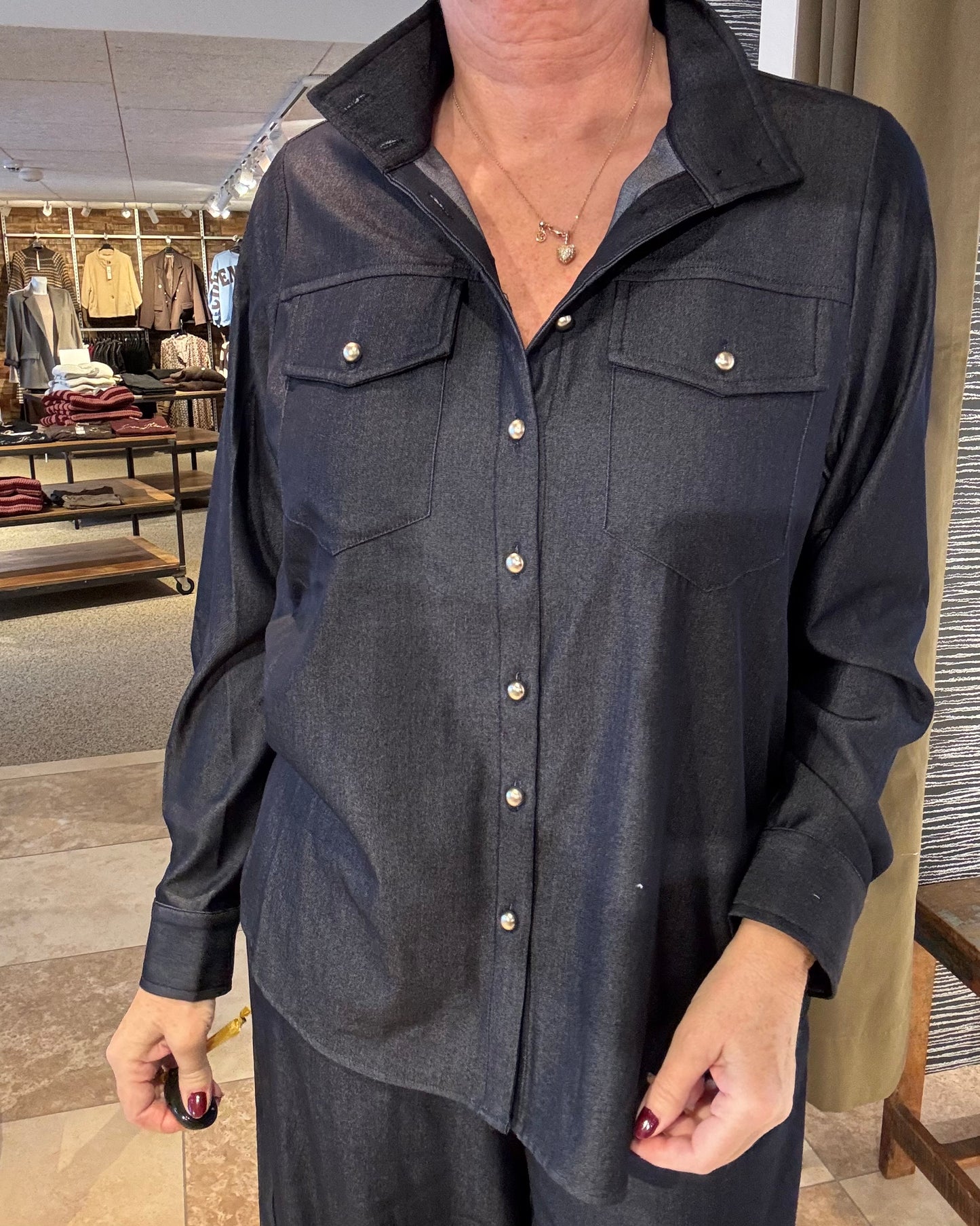 In Front, Hannah Skjorte